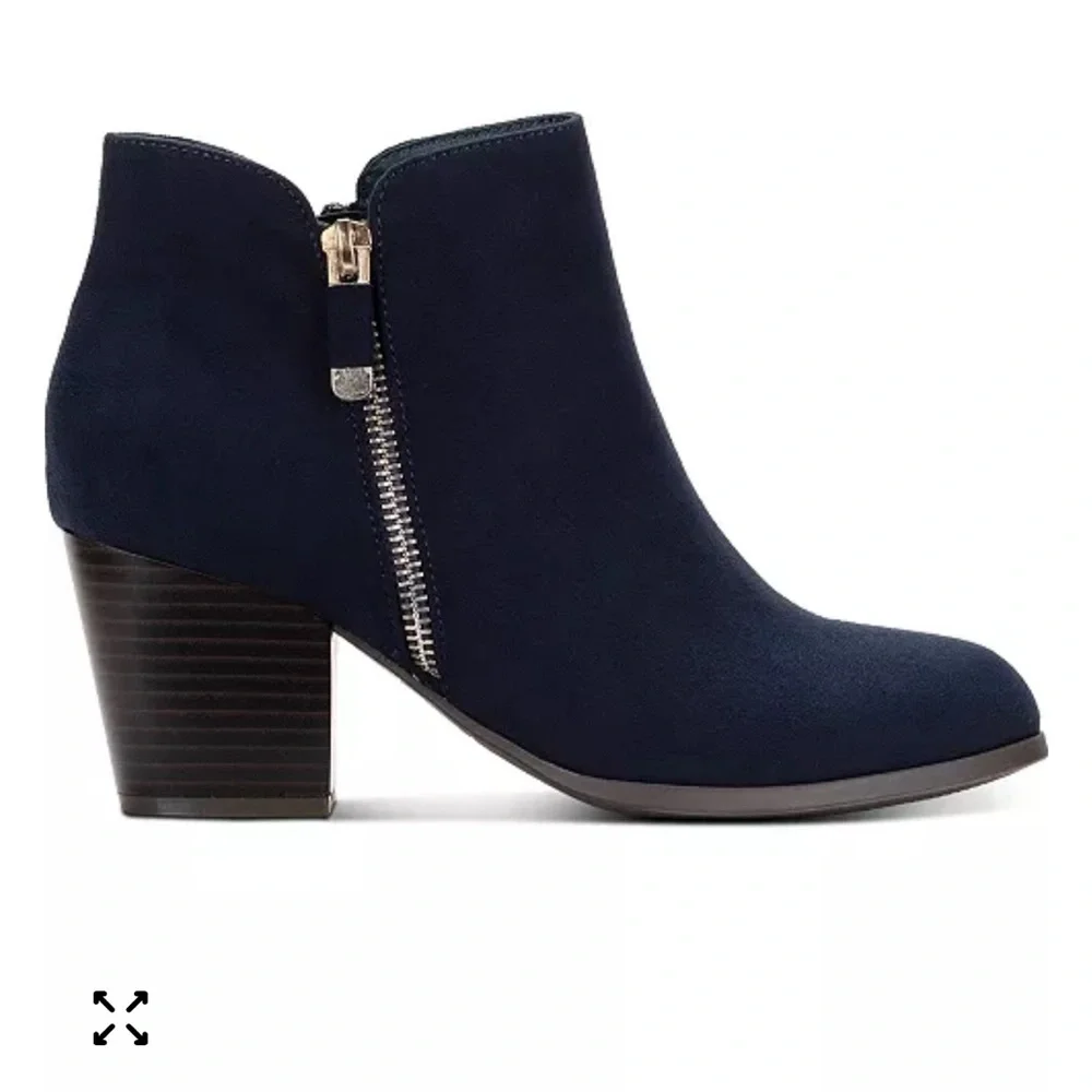 Style & Co
Women's Masrinaa Ankle Booties size 8 M - Picture 4 of 7